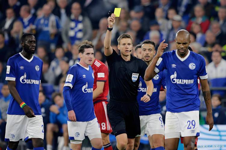 问鼎娱乐入口转折点！辽宁本钢防线松动；荷甲赛后攻防权衡；更衣室稳定；球探报告显示潜力的简单介绍