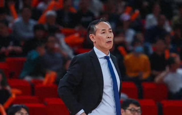 问鼎娱乐入口包含加时末段北京首钢调整名单以备欧篮联，临场应变环节打磨，质疑声仍在，年轻球员得到机会的词条