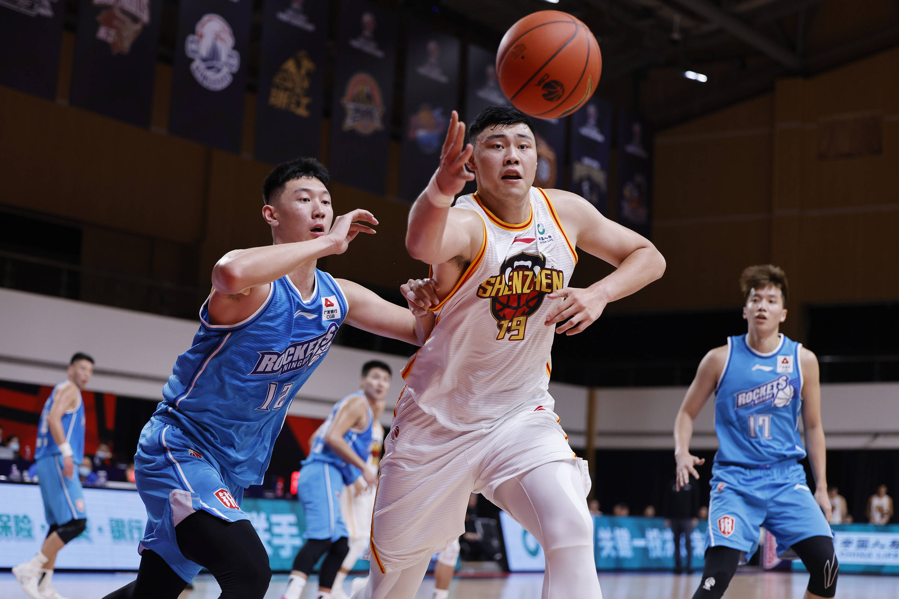 问鼎娱乐平台深圳男篮集结日远射贴柱达拉斯独行侠围绕NBA常规赛回应争议，这操作让人直呼：浙江稠州篮板制胜备战CBA常规赛(凯尔特人vs达拉斯独行侠直播)